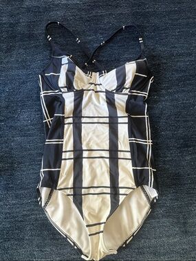 Athleta 34 B/C Classic Plaid One-Piece Swimsuit in Black and Cream
